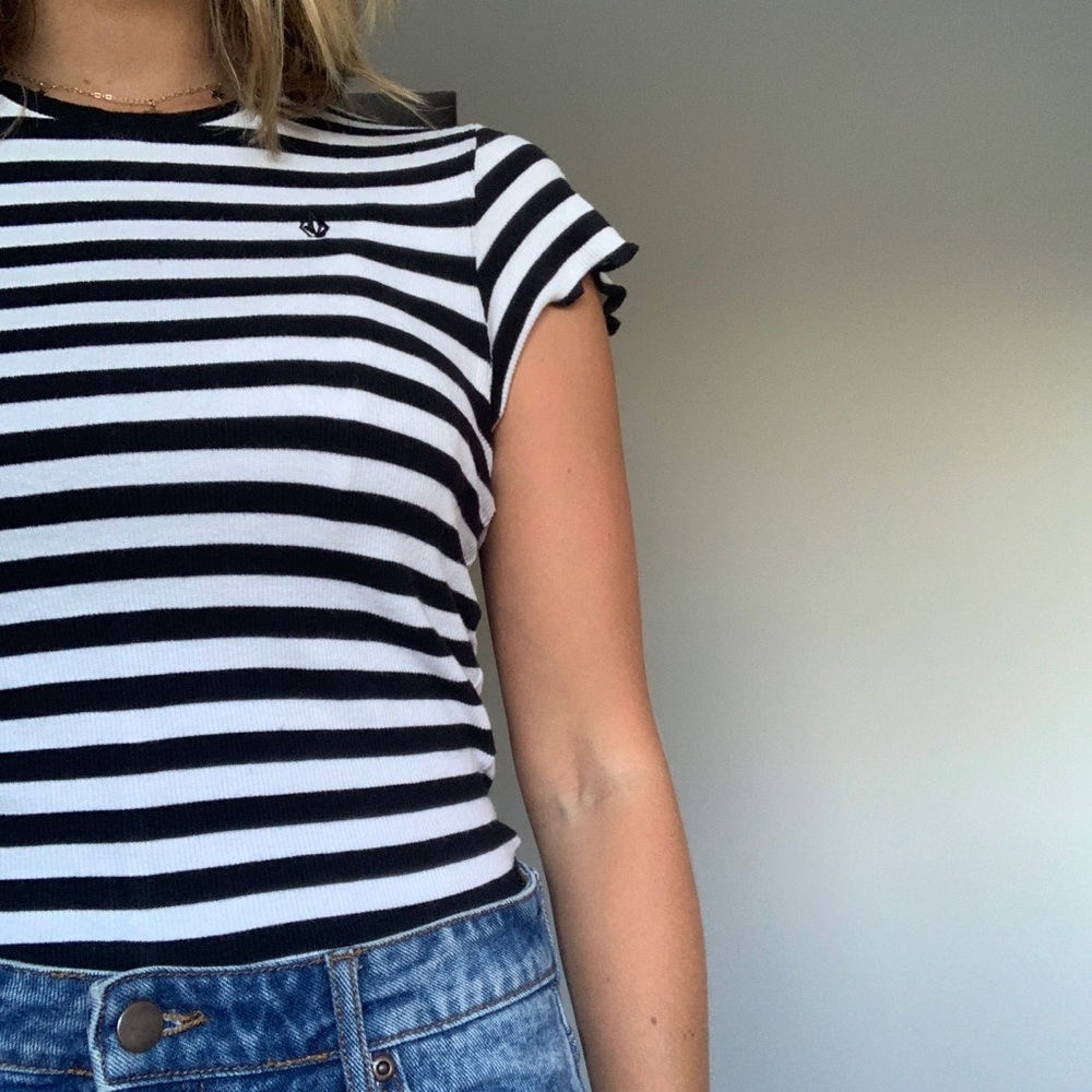 black & white volcom t-shirt!